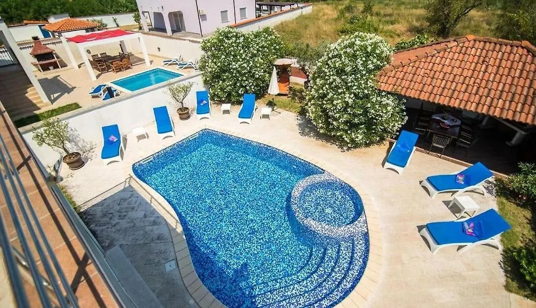 Villa Filip - Private Pool & Gym プーラ