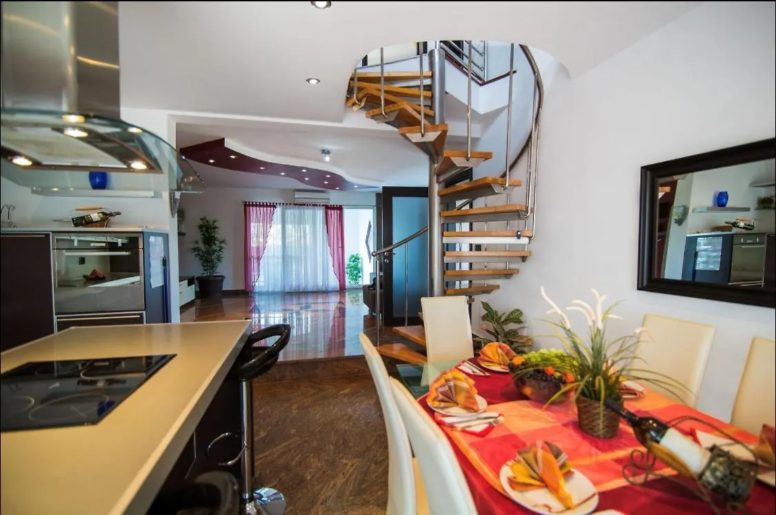 Villa Filip - Private Pool & Gym プーラ