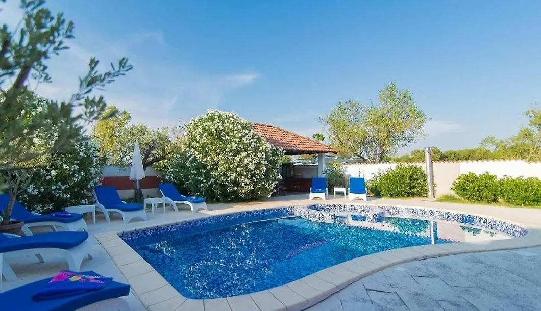 Villa Filip - Private Pool & Gym プーラ 0*,