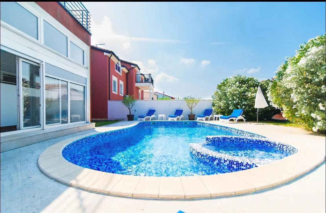 Villa Filip - Private Pool & Gym プーラ
