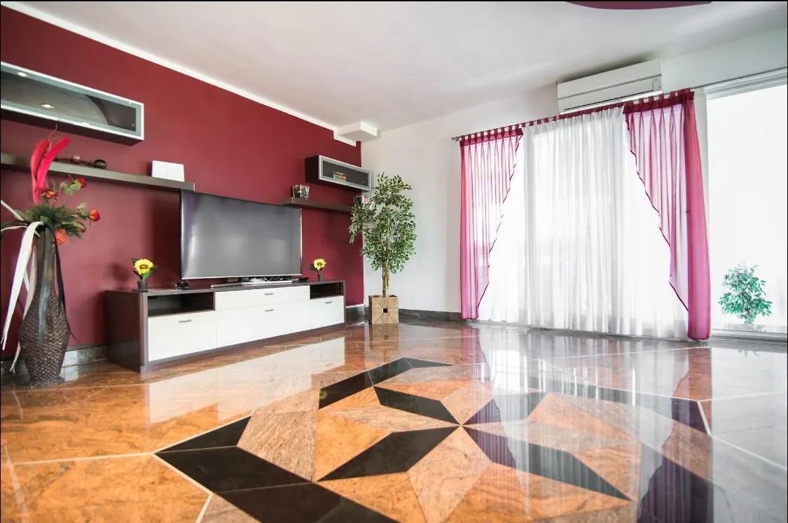 Villa Filip - Private Pool & Gym プーラ
