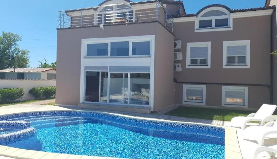 Villa Filip - Private Pool & Gym プーラ